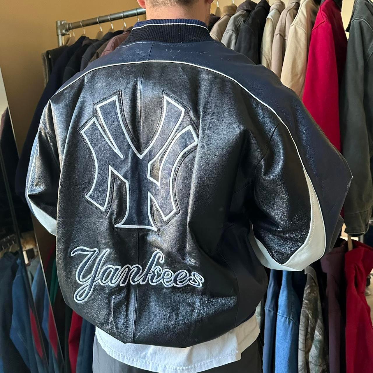 P0_18_09fe485f-c80d-4fef-8c21-9efaae53c7d2 Vintage New York Yankees Leather Jacket - XL - Image 1