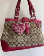 vintage authentic coach tan signature shoulder bag with pink leather and magnetic closure 🩷