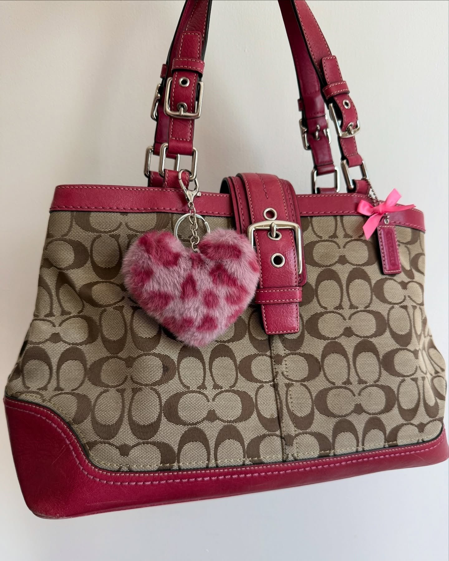 y2kcoach_1736719299_3544180821198655897_68796815295 vintage authentic coach tan signature shoulder bag with pink leather and magnetic closure π©· - Image 1