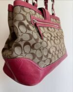 vintage authentic coach tan signature shoulder bag with pink leather and magnetic closure 🩷 - Image 3
