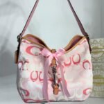 Y2K vintage pink Hampton shoulder bag from 2003 🎀